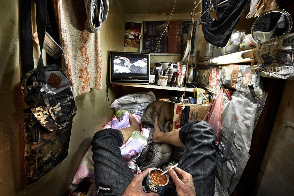 „Trumienne kwatery” w Hongkongu W mini-mieszkaniach w Hongkongu, o metrażu od 5 do 12 m.kw., mieszka nawet 200 tys. osób