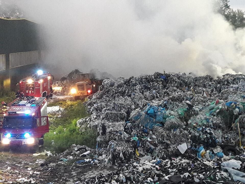 Pożar składowiska odpadów w Skawinie 