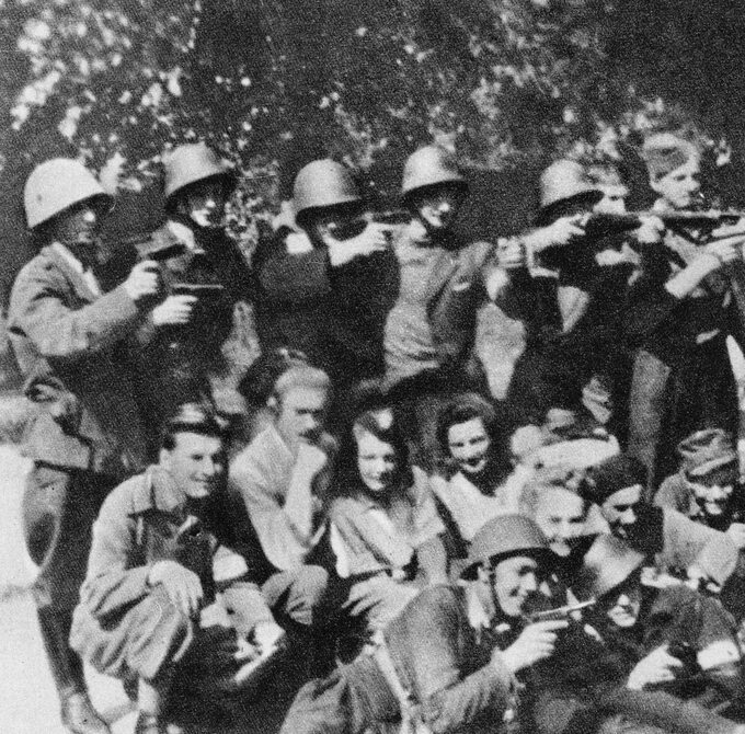 Grupa powstańców warszawskich – żołnierzy Armii Ludowej – walczących na Żoliborzu