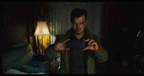 Kadr z serialu „Strange Angles”