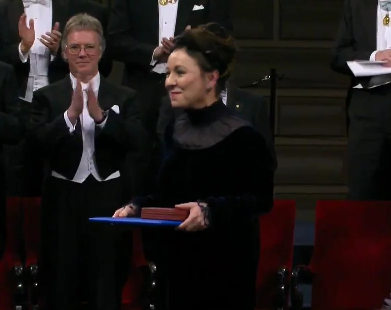 Miniatura: Olga Tokarczuk wystąpiła w sukni od Gosi...