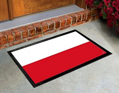 Miniatura: Polska flaga jako wycieraczka sprzedawana...