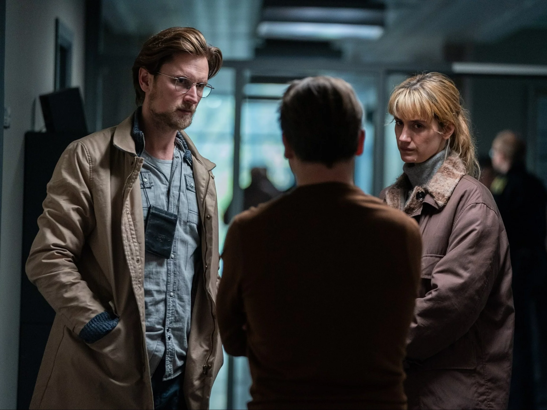 Szukacie czegoś w klimacie „Kasztanowego ludzika”? To 10 seriali podobnych do hitu Netfliksa