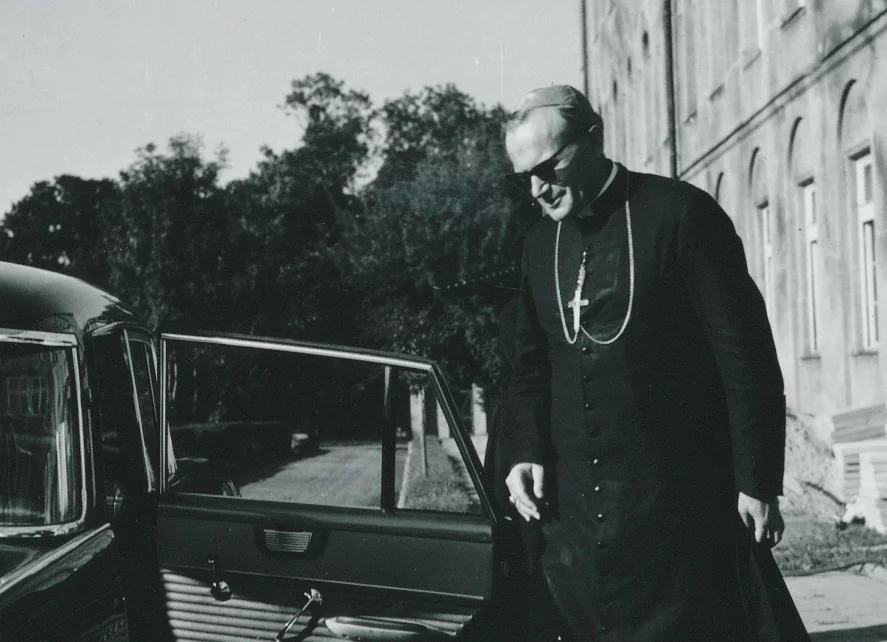 Ks. abp Karol Wojtyła po wygłoszonym referacie (1964 r.)