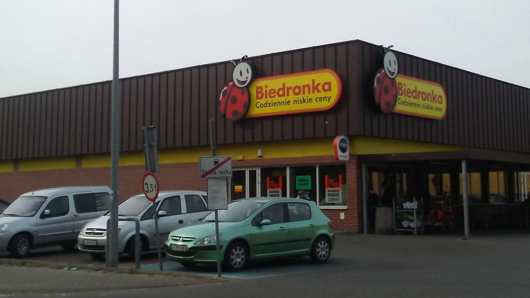 Discount store Biedronka, Farbiarska Street in Tomaszów Mazowiecki