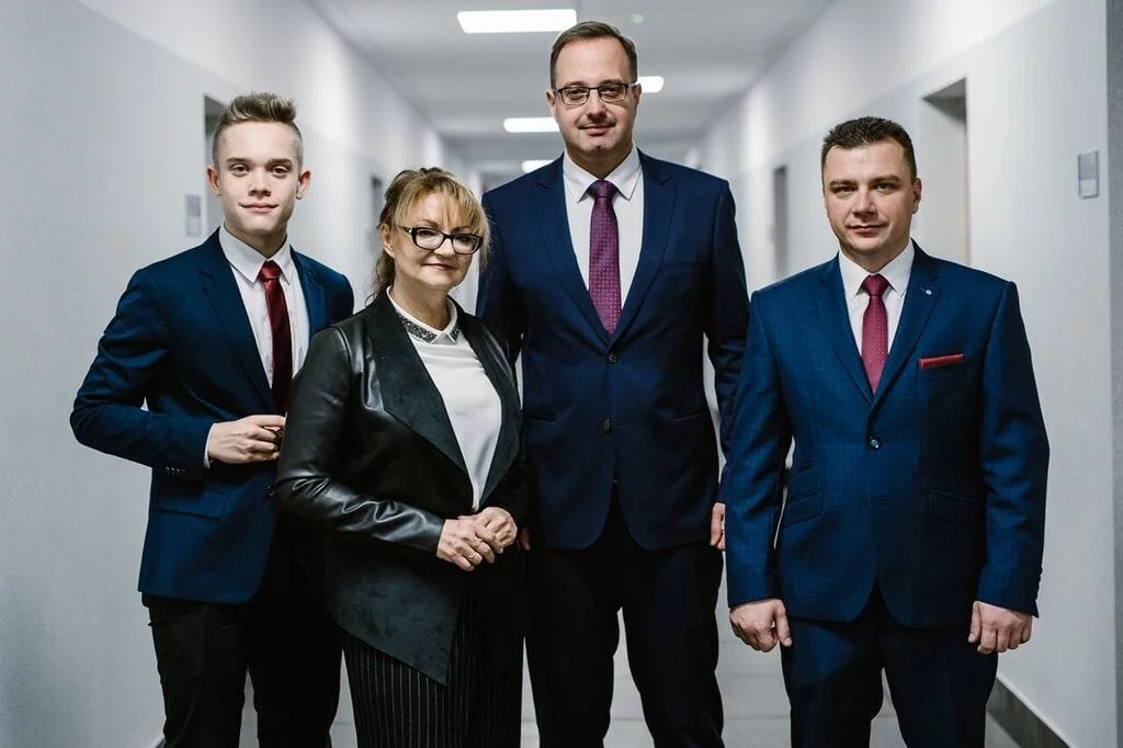Prezydent Zawiercia (w środku) ze swoimi współpracownikami