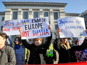 22 lutego, protest przed ambasadą Rosji w Kijowie