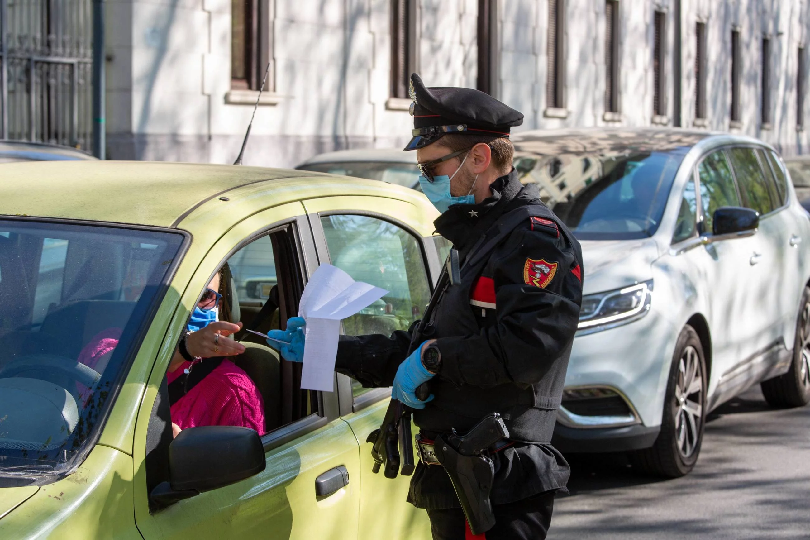 Kontrole policyjne we Włoszech w czasie pandemii koronawirusa