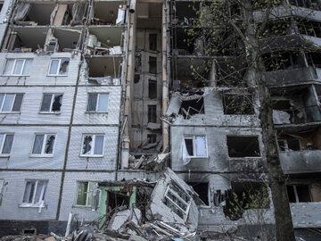 24 kwietnia, zniszczone osiedle Sałtiwka w Charkowie