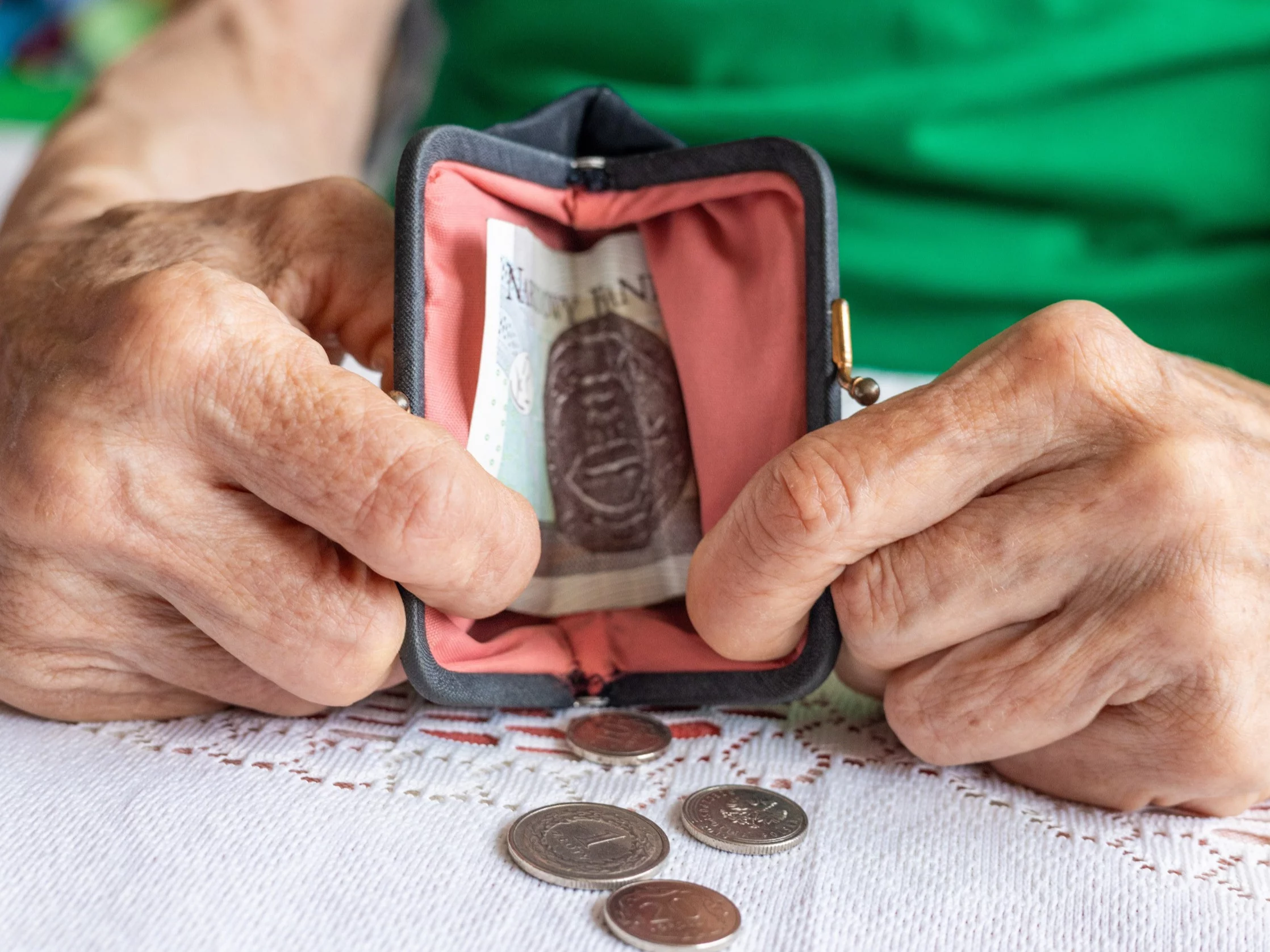 300 tys. seniorów pominiętych przez państwo. ZUS tłumaczy