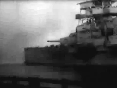 Pancernik Schleswig-Holstein podczas ataku na Westerplatte, fot. YouTube.com