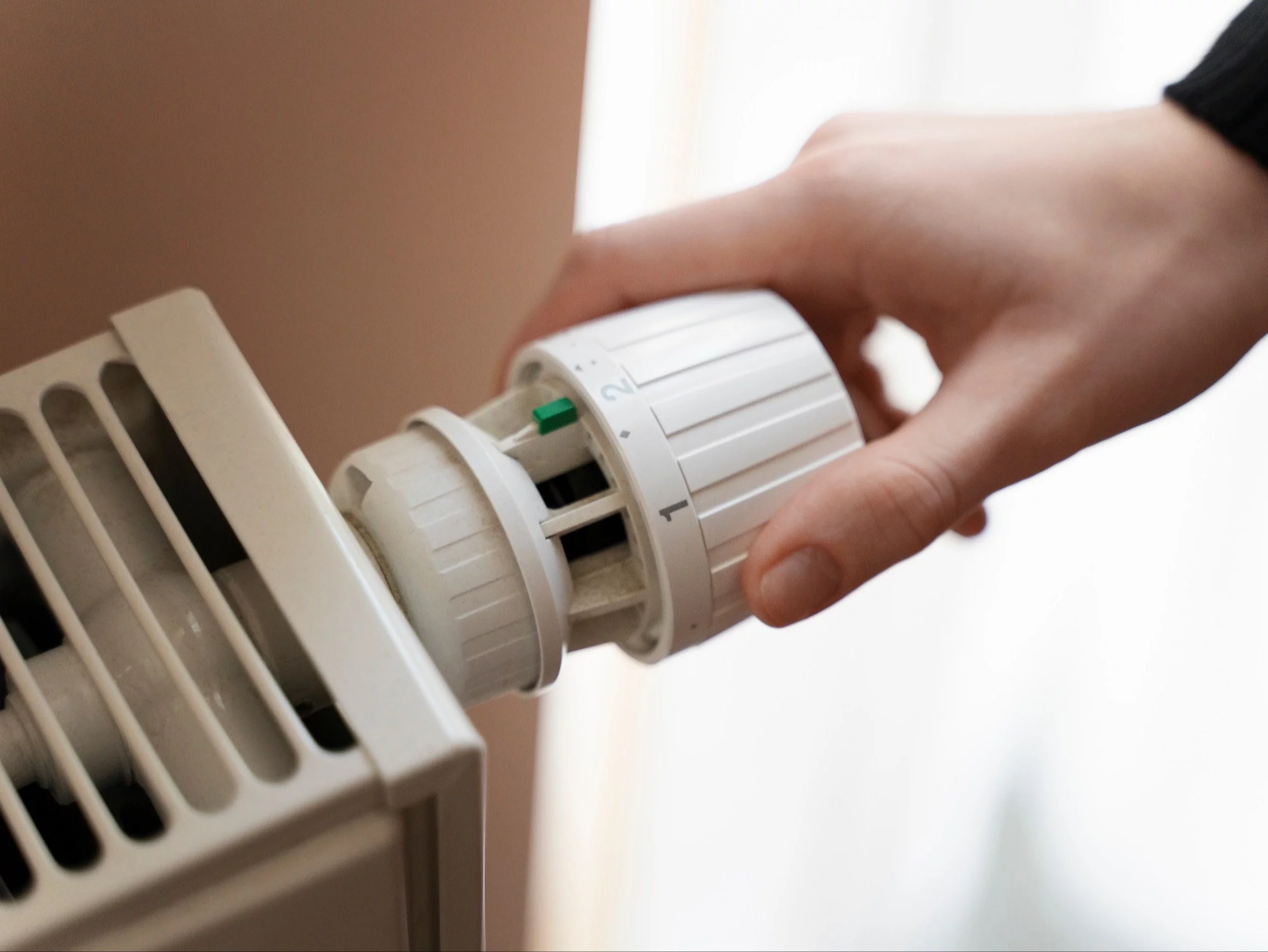 Zakręcanie grzejników do zera może prowadzić do pasożytnictwa cieplnego