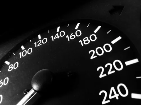 Mandat za przekroczenie prędkości o 2.5 km/h? (fot. sxc.hu)