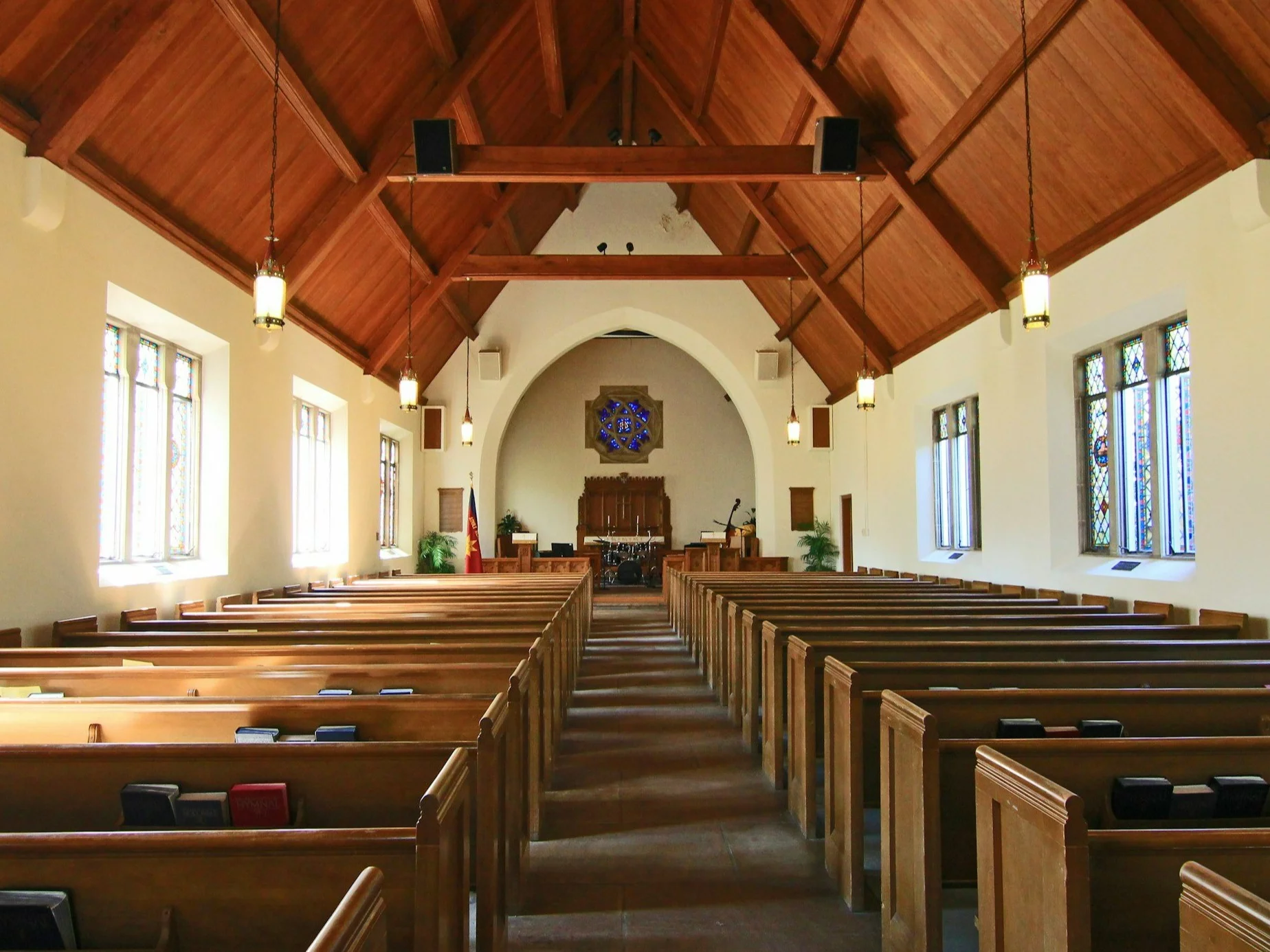 52-latek wjechał w drzwi kościoła. Ranna kobieta