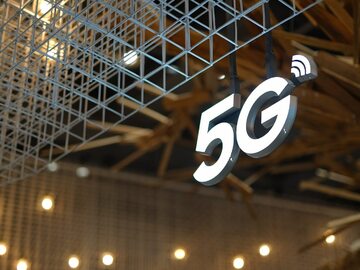 5G Metal Sign under Wire Construction