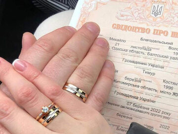 7 marca, ślub par z ukraińskich służb ratowniczych, zdjęcie ilustracyjne