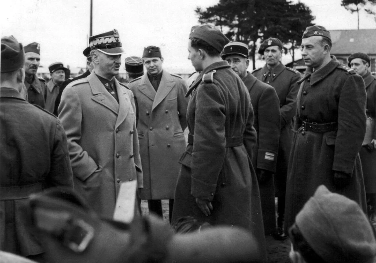Gen. Sikorski wśród żołnierzy we Francji w 1940