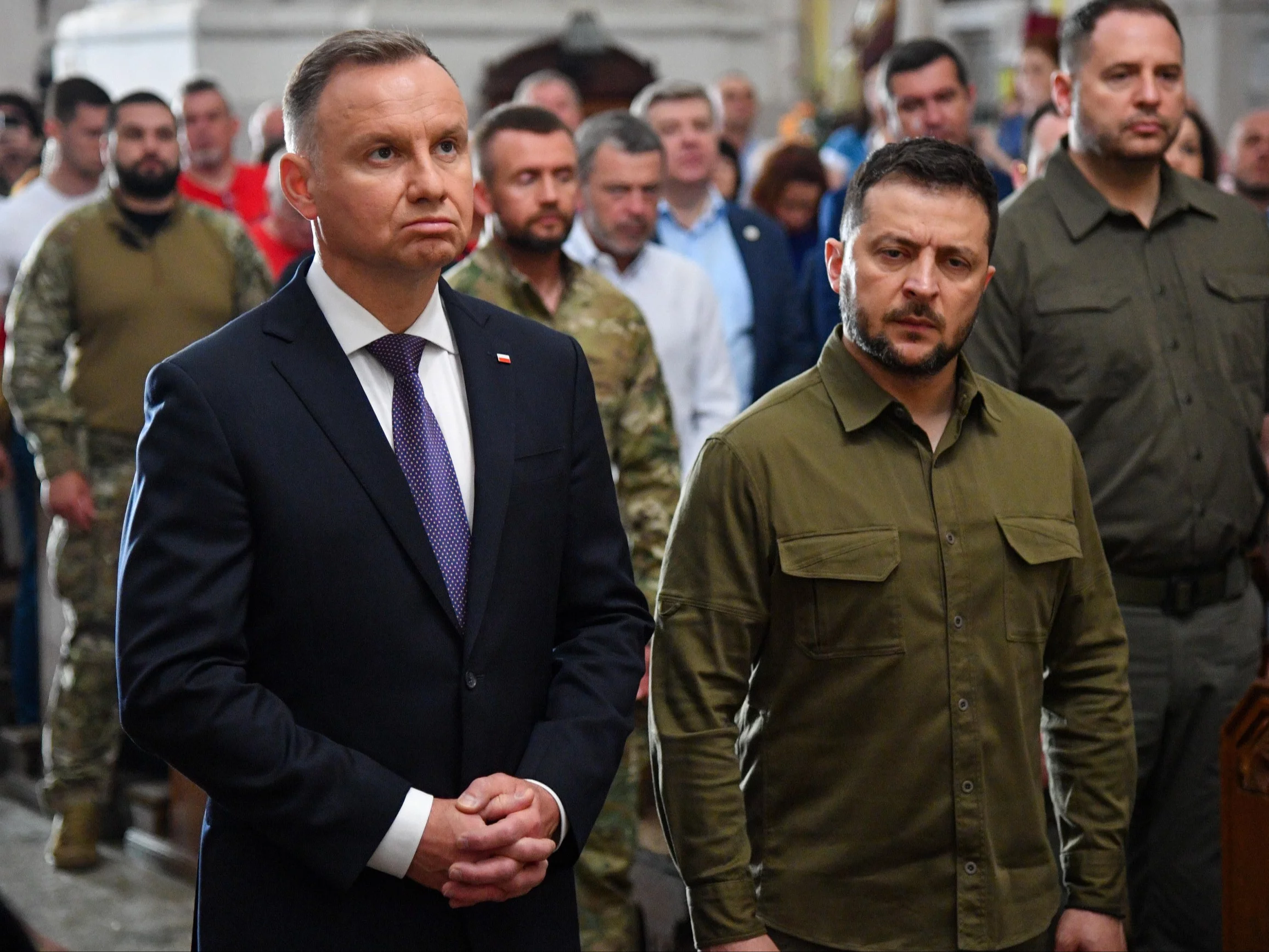 Andrzej Duda i Wołodymyr Zełenski w katedrze w Łucku