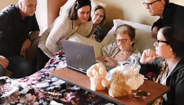 88-letnia Claire Walton ogląda odcinek „Gry o tron” i życzenia od obsady serialu