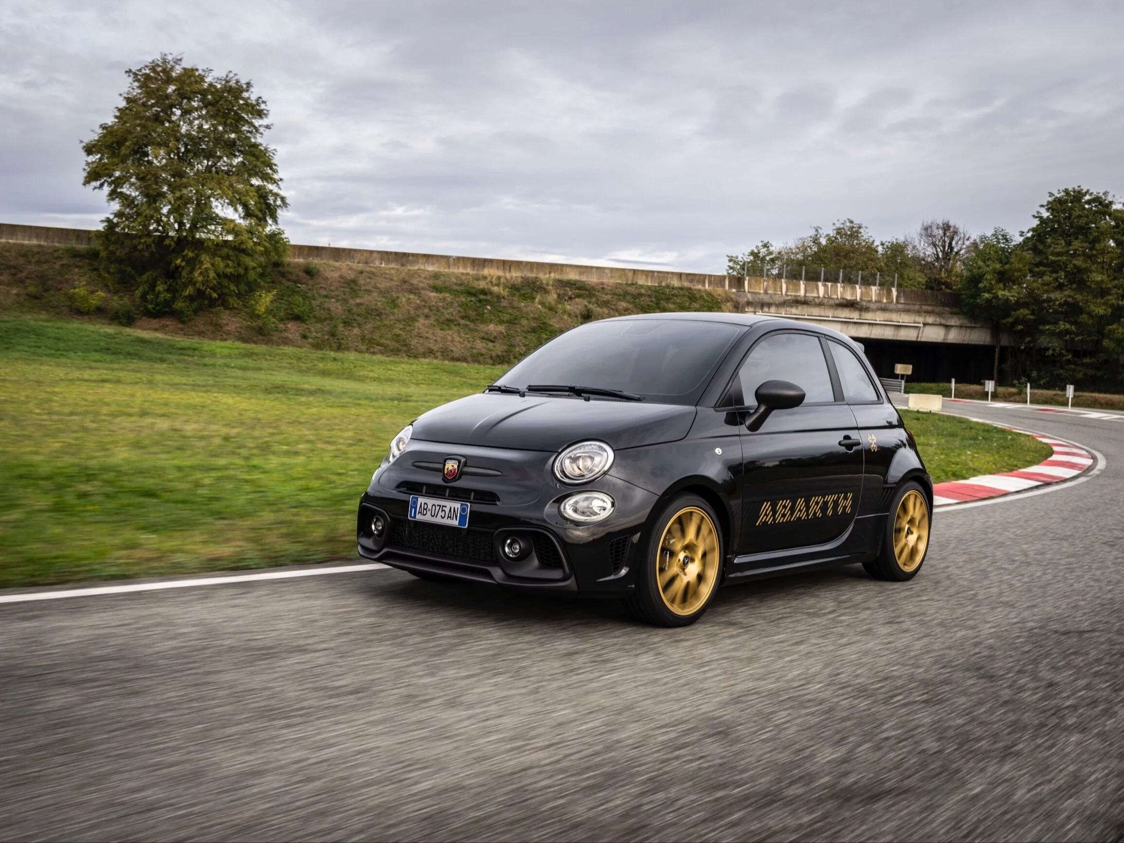 Abarth 695 75° Anniversario