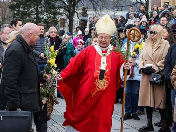 Abp Grzegorz Ryś podczas obchodów Niedzieli Palmowej w kwietniu 2023 roku
