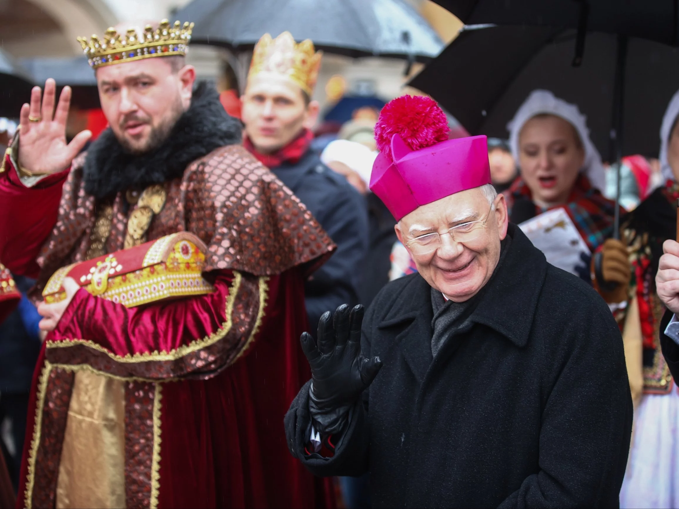 Abp Marek Jędraszewski w czasie orszaku Trzech Króli w Krakowie