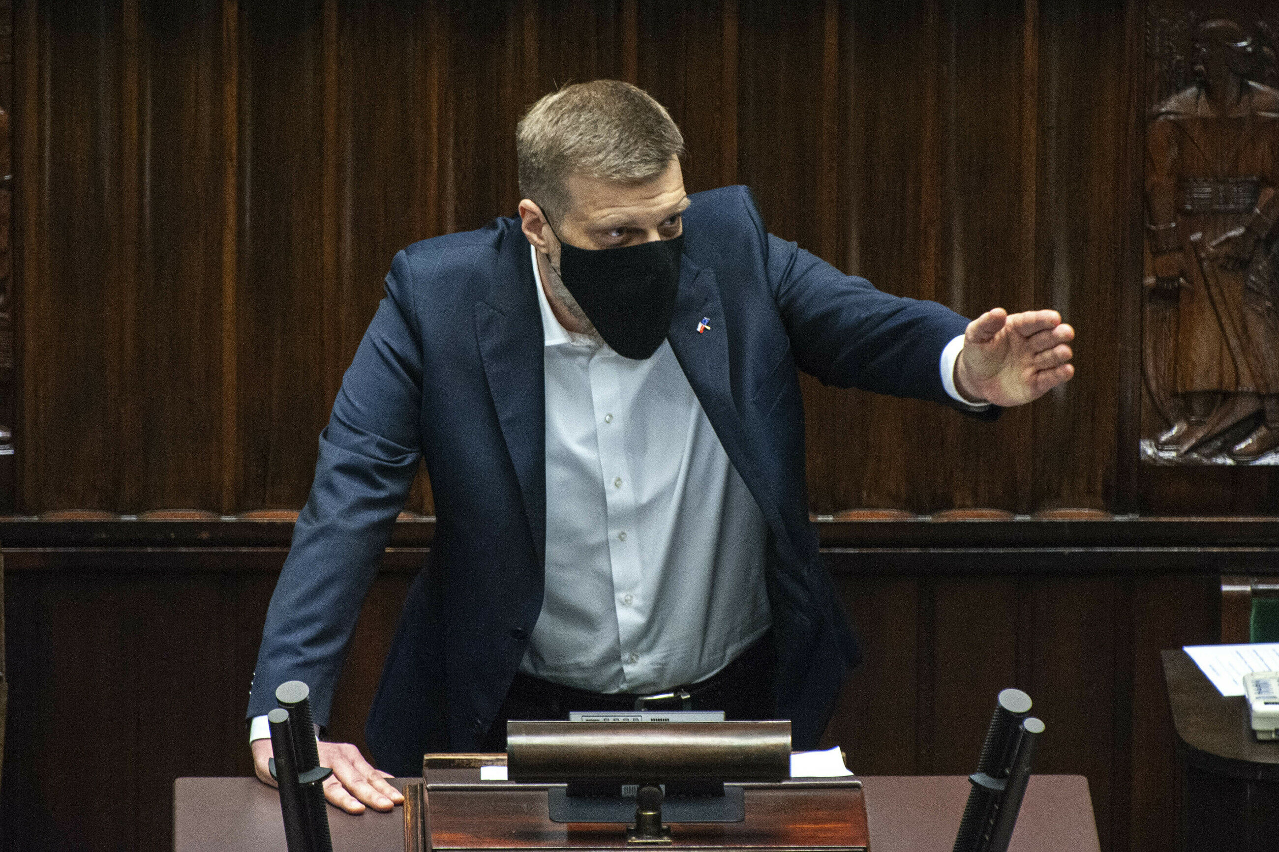 Podwyżki dla polityków. Adrian Zandberg: W ten sposób tylko wkurzacie ludzi - Vimarsana News