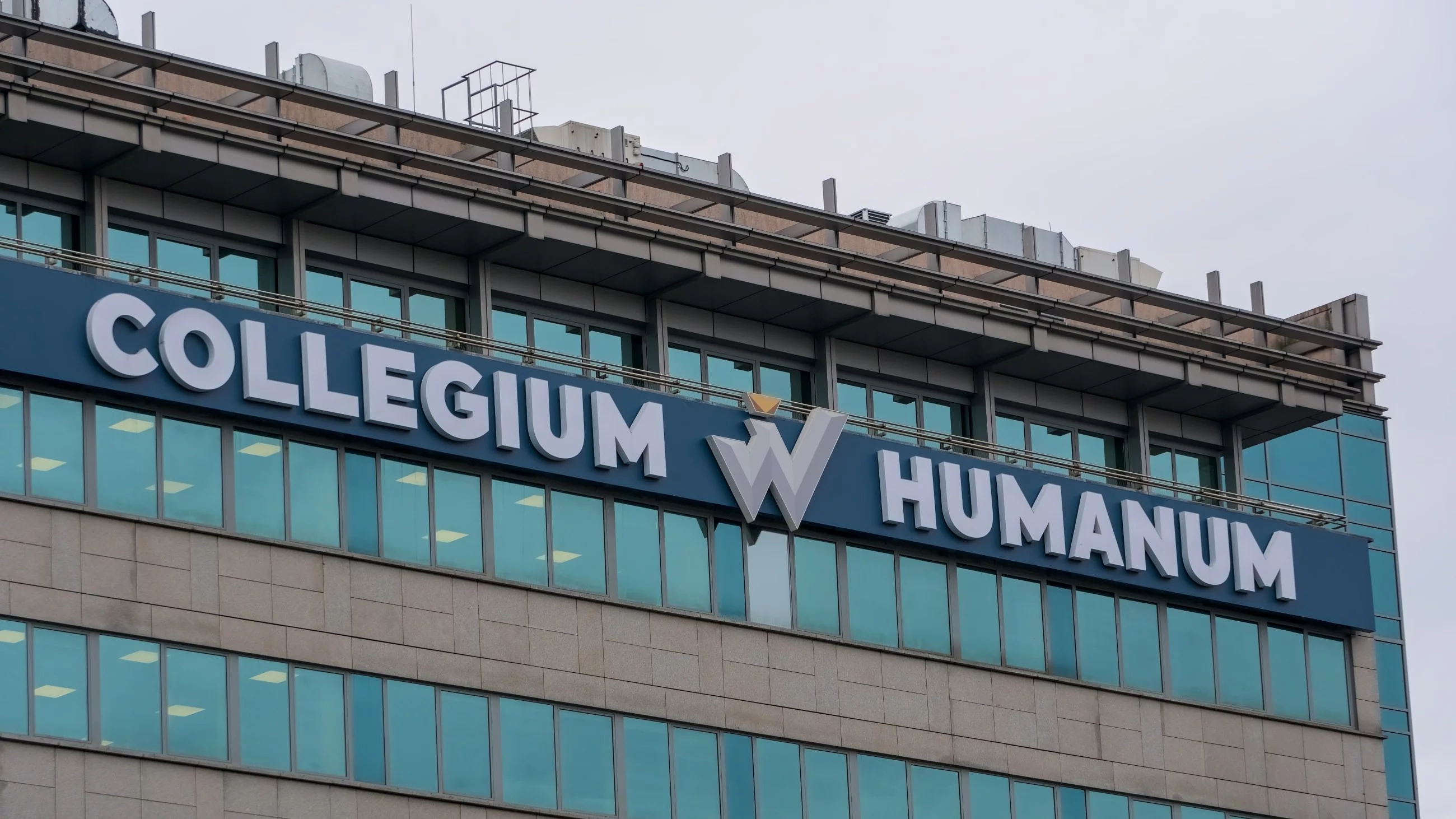 „Próba umoczenia” Hołowni w Collegium Humanum? „Nie mogę patrzeć jak byli koledzy się męczą”