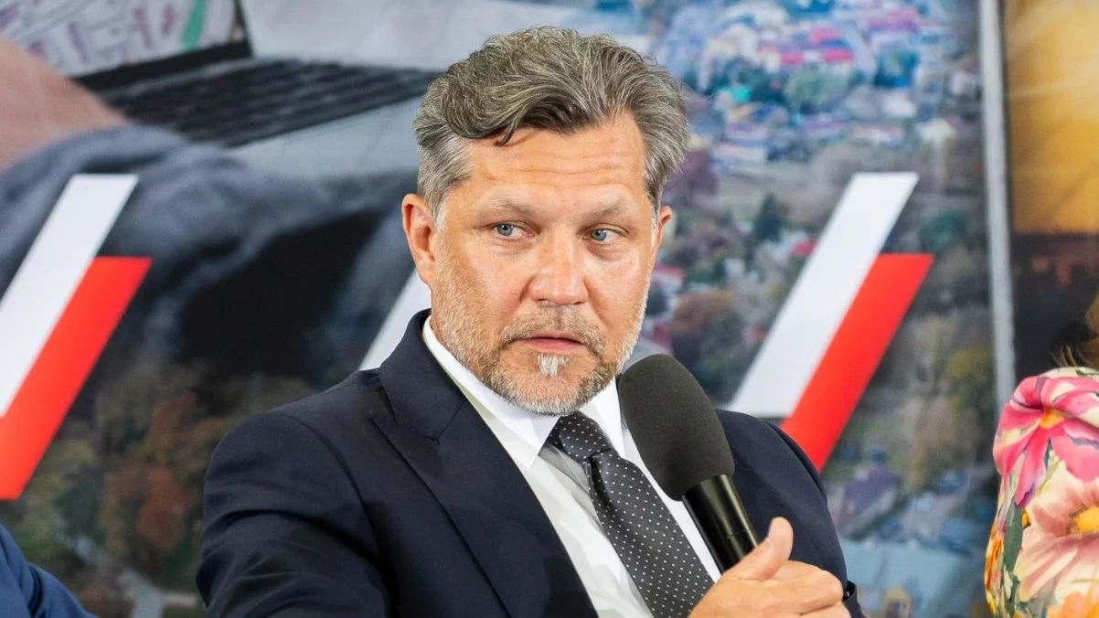 Afera o tężnię przy kościele. „Tak samo PiS chciał się wkupić w łaski Rydzyka”