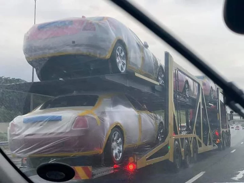 Rolls-Royce'y jadą do króla Mswatiego III