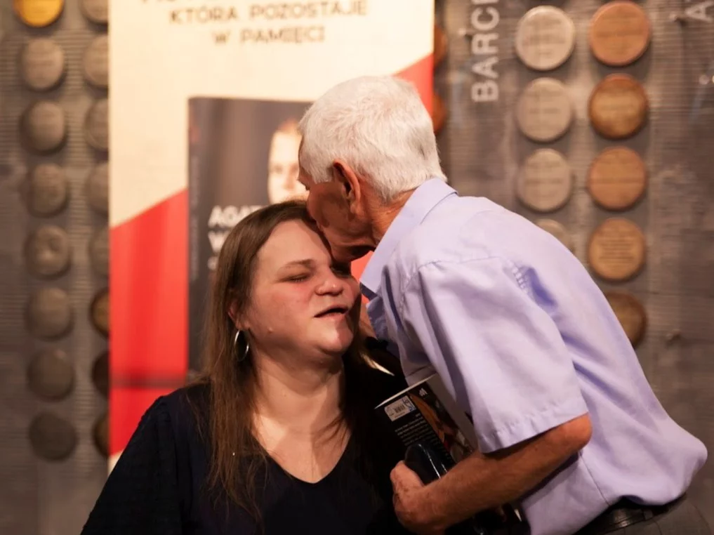 Agata Wróbel w czasie spotkania promującego jej książkę