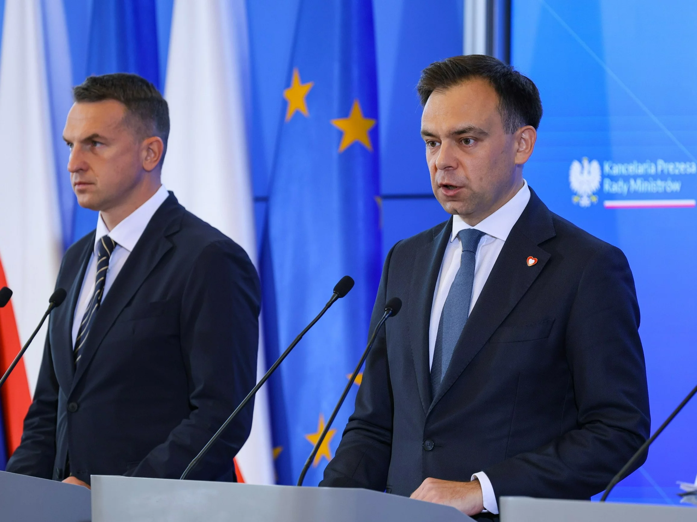 Fala komentarzy po obniżce ratingu Polski. Minister finansów reaguje