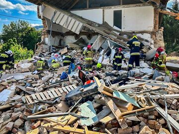 Akcja ratownicza po zawaleniu budynku w miejscowości Rząśnik