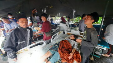 Akcja ratunkowa po trzęsieniu ziemi w Indonezji