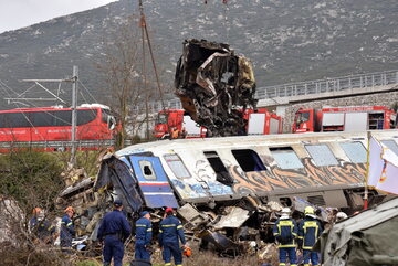 Akcja służb na miejscu wypadku w Larisie
