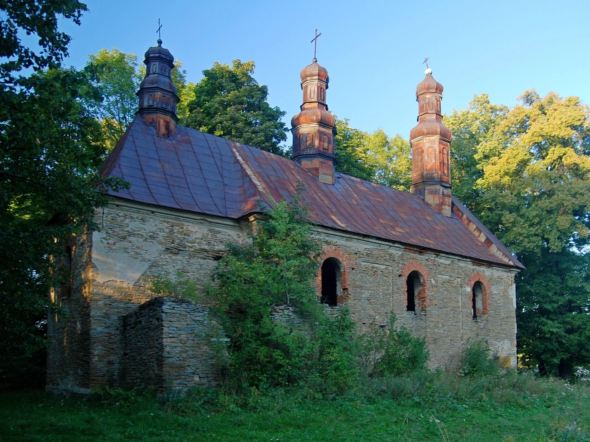 Ruiny cerkwi we wsi Królik Wołoski, opuszczonej w trakcie akcji „Wisła”