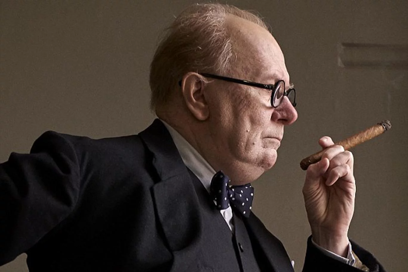 Kadr z filmu "Darkest Hour"