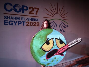 Aktywistka klimatyczna protestująca na szczycie klimatycznym COP27