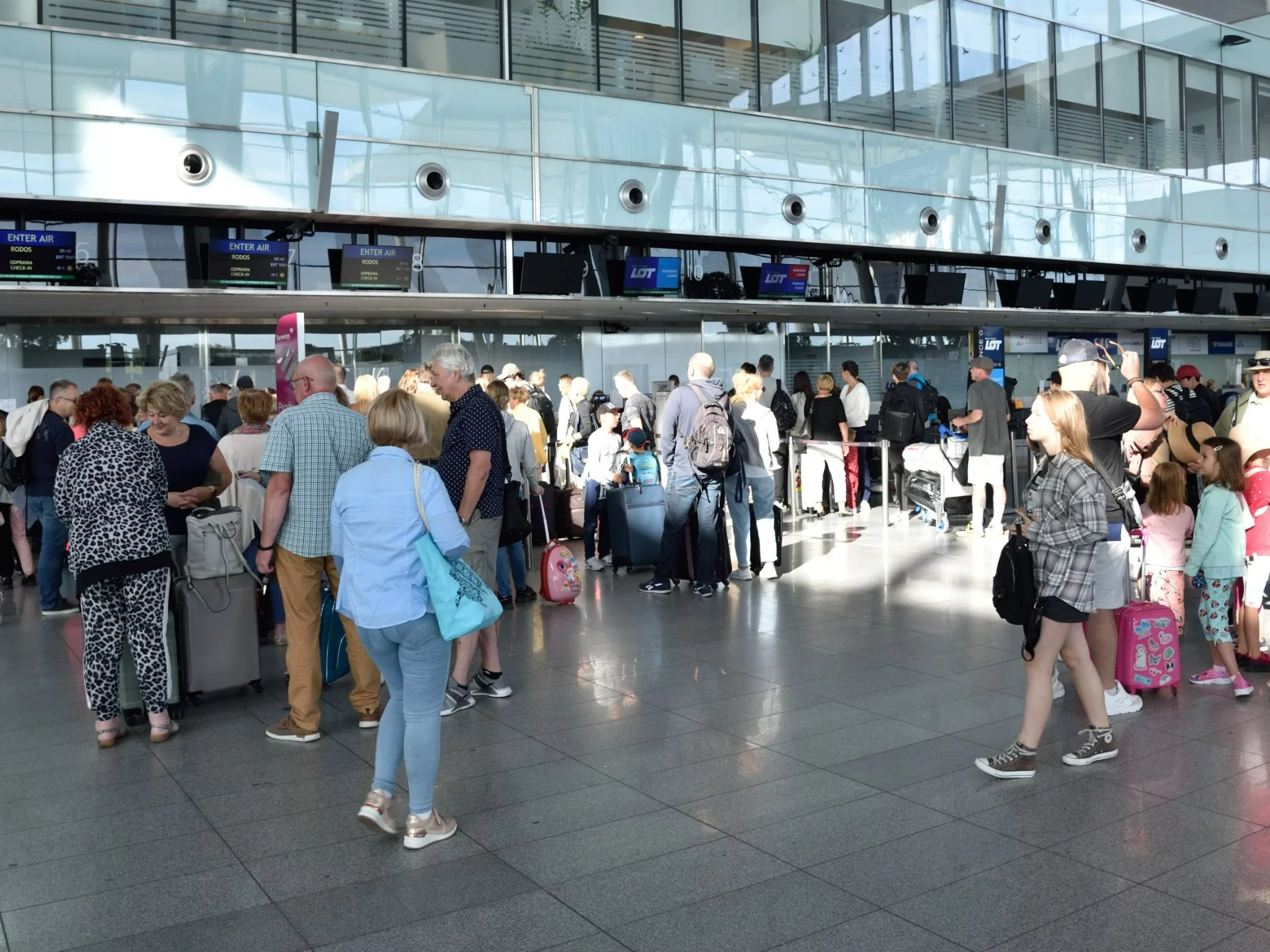 Paraliż na lotnisku we Wrocławiu. Służby ewakuowały część terminala