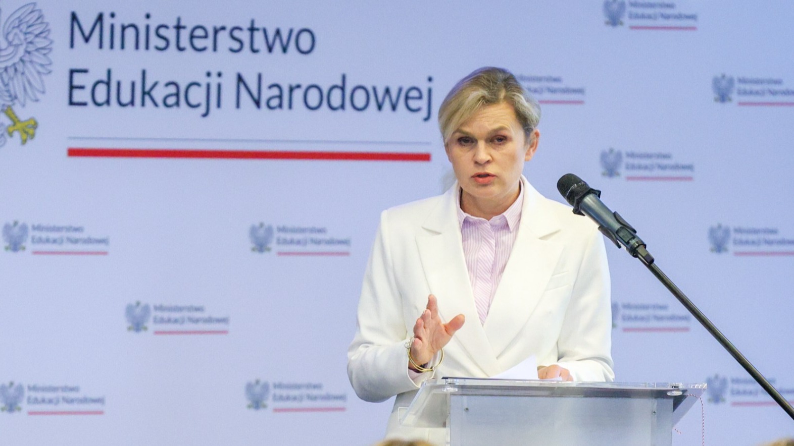 Alarmujące dane o młodych Polakach. MEN reaguje