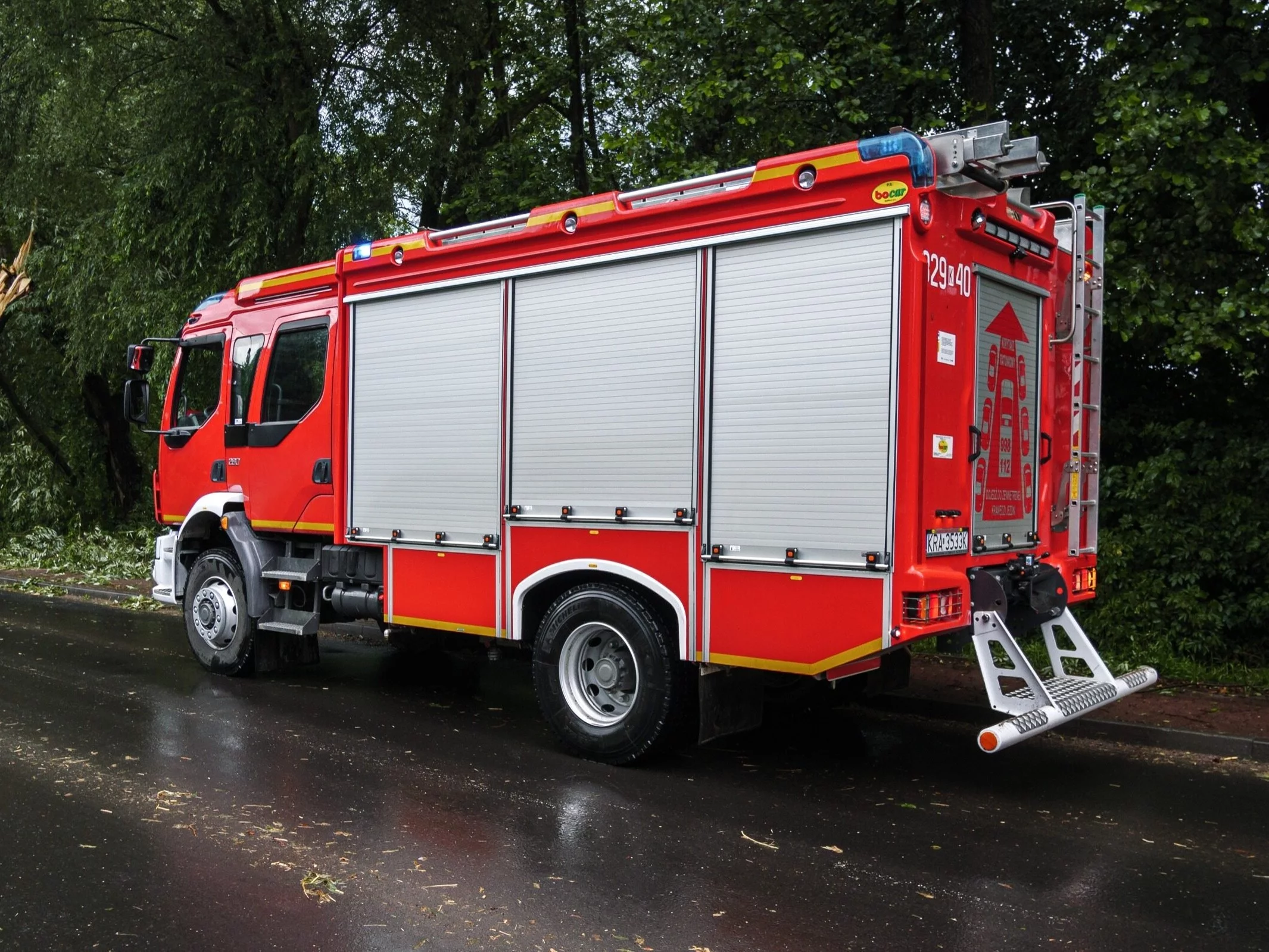 Runął strop domu jednorodzinnego. W środku były 2 osoby