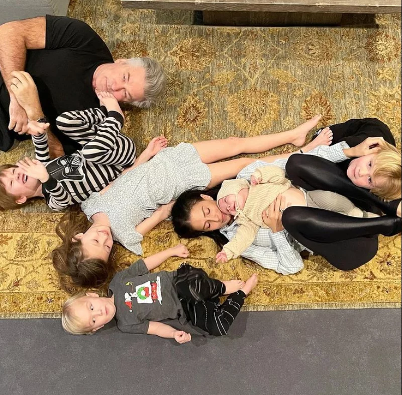 Hilaria Baldwin z dziećmi