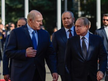 Aleksander Łukaszenka (po lewej) i Władimir Putin