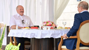 Aleksandr Łukaszenka podczas spotkania z Władimirem Putinem, zdjęcie ilustracyjne