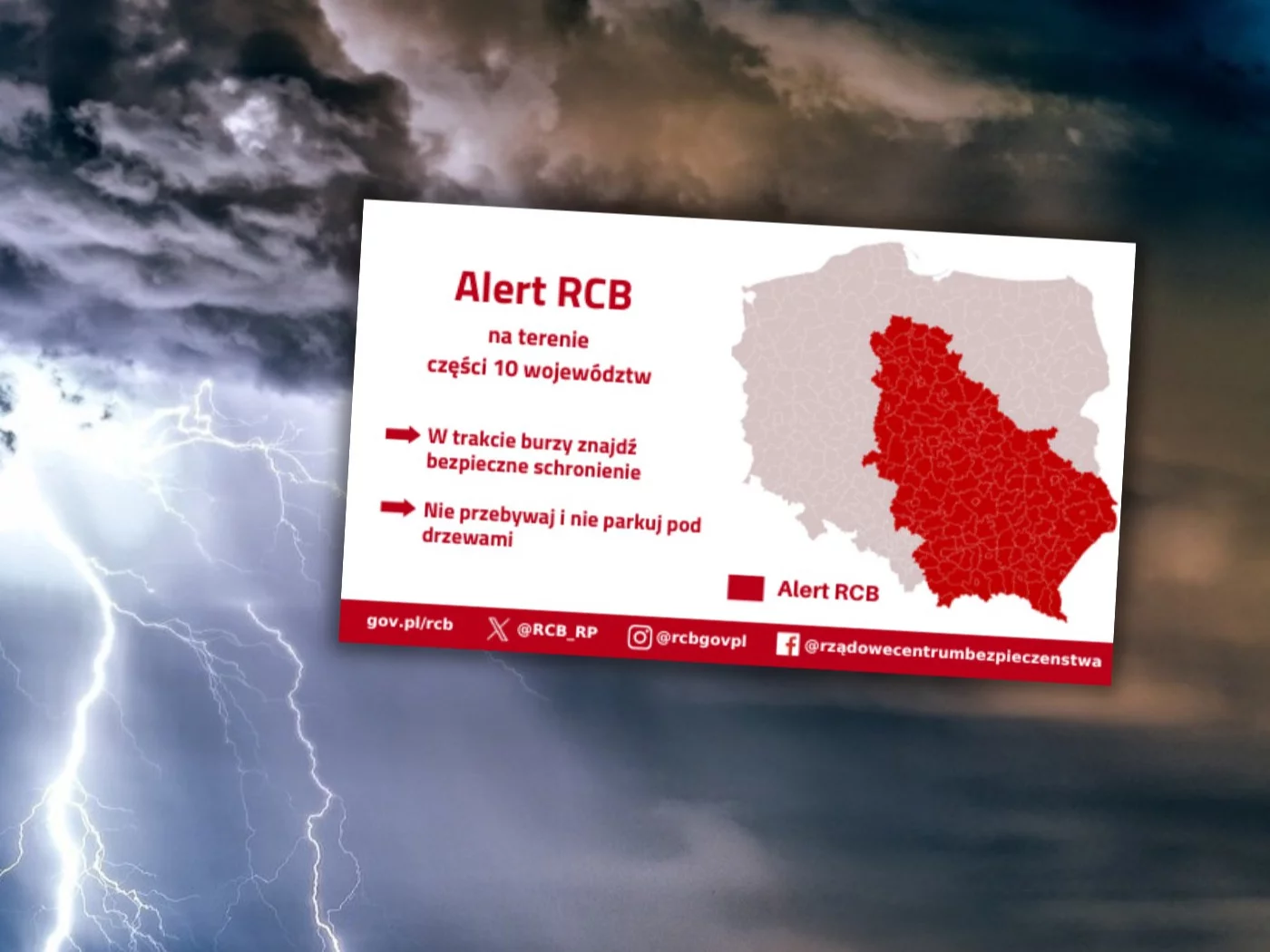 Alert RCB dla 10 województw. Polskę spowije mrok i zaleje deszcz