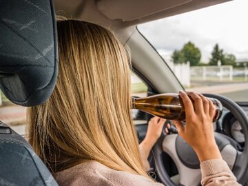 Alkohol, kierowca, zdjęcie ilustracyjne