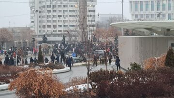 Ałmaty (Kazachstan) w trakcie protestów, fotografia z 5 stycznia 2022 roku