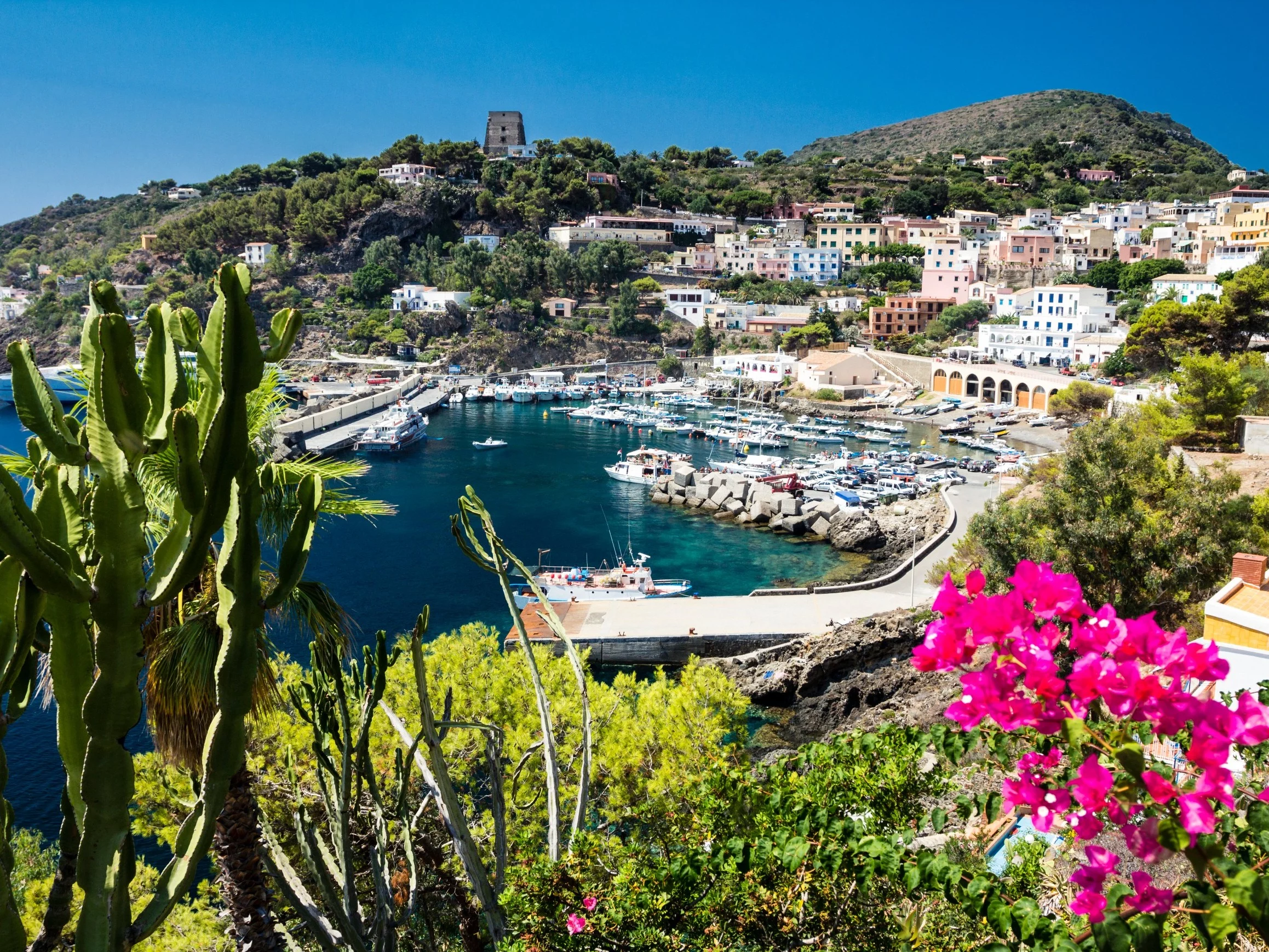 Port na wyspie Ustica