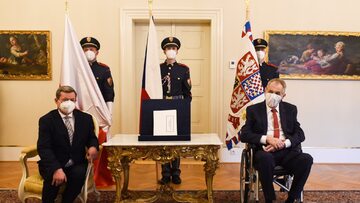 Ambasador Mirosław Jasiński z prezydentem Czech