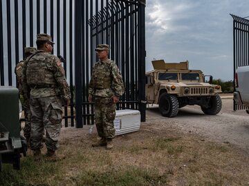 Amerykańska Gwardia Narodowa przy granicy USA z Meksykiem